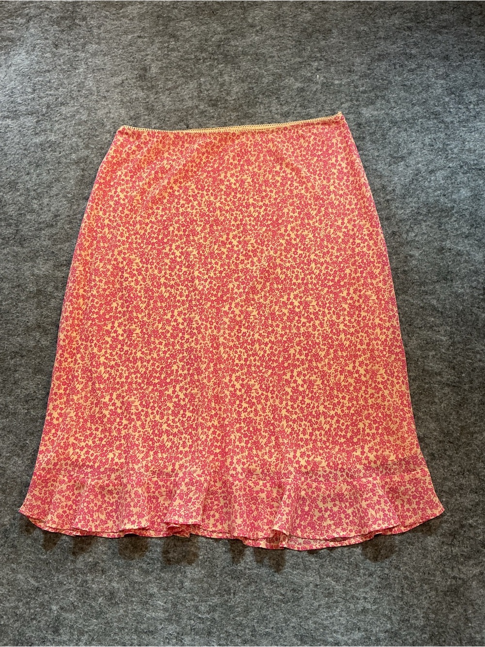 VINTAGE Y2K! Dainty Floral Pink Midi Skirt with Ruffle Hem Size L